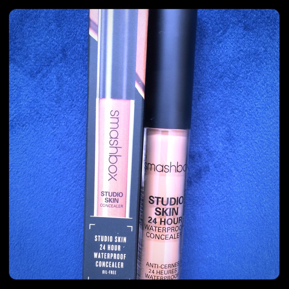 Smashbox 24 hr waterproof concealer in DARK!!